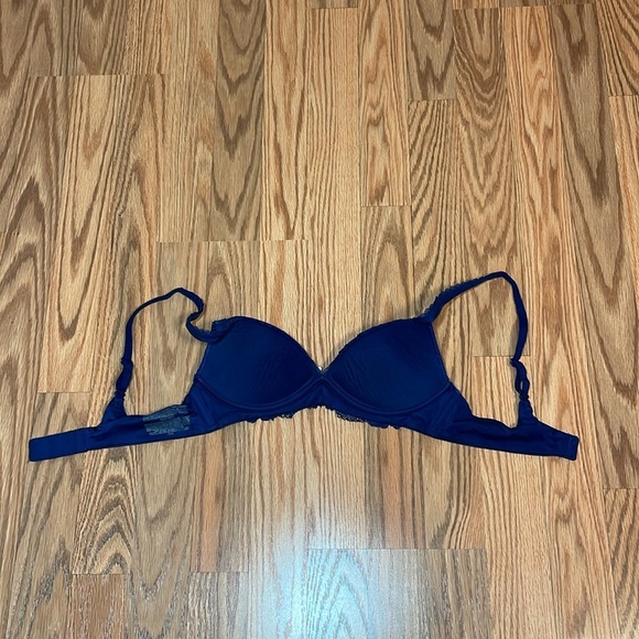 Victoria’s Secret Body by Victoria No Wire Blue Lace Bra, 32A - Picture 4 of 7